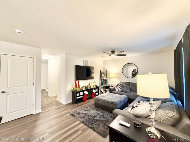 6079 Regency Drive, Burton, MI 48519