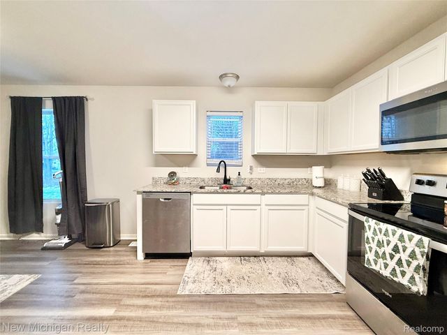 6079 Regency Drive, Burton, MI 48519