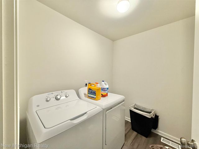 6079 Regency Drive, Burton, MI 48519