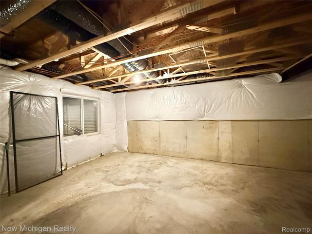 6079 Regency Drive, Burton, MI 48519