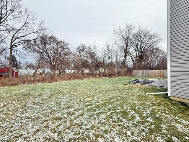 6079 Regency Drive, Burton, MI 48519