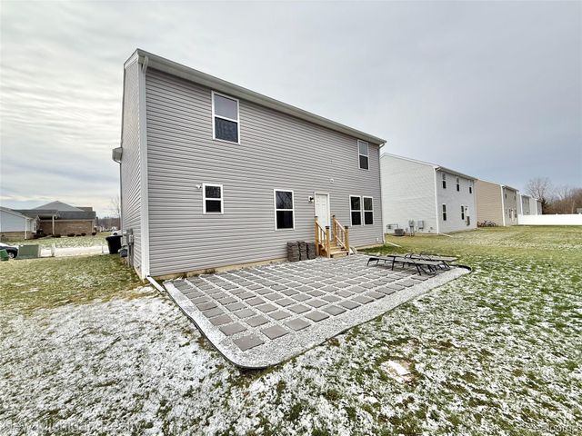 6079 Regency Drive, Burton, MI 48519