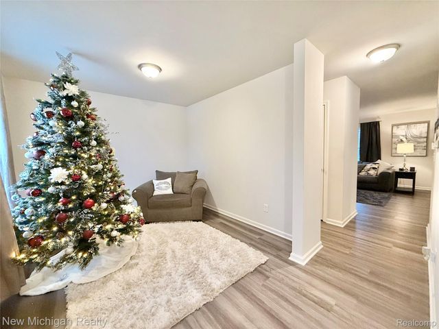 6079 Regency Drive, Burton, MI 48519