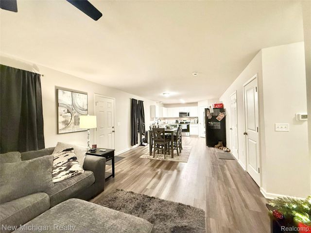 6079 Regency Drive, Burton, MI 48519