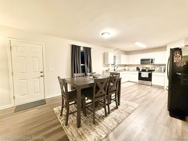 6079 Regency Drive, Burton, MI 48519