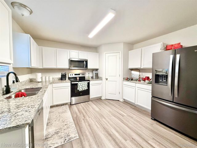 6079 Regency Drive, Burton, MI 48519