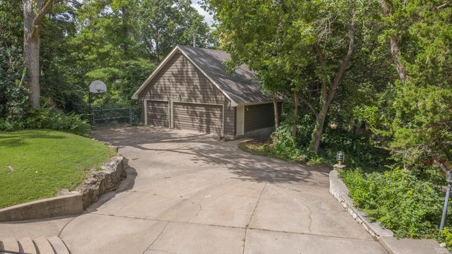 2025 College Heights Road, Manhattan, KS 66502