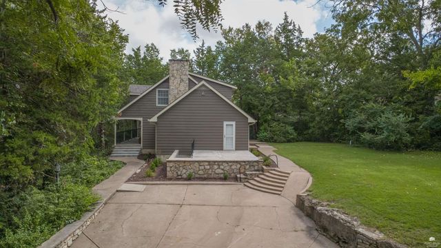 2025 College Heights Road, Manhattan, KS 66502