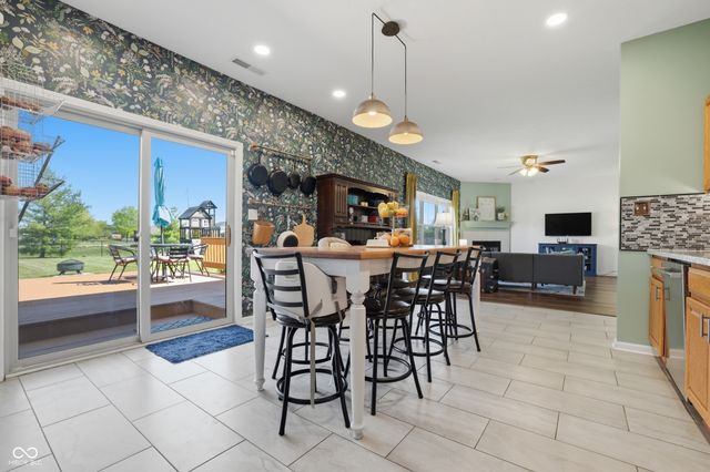 6116 W Morgan Court, New Palestine, IN 46163