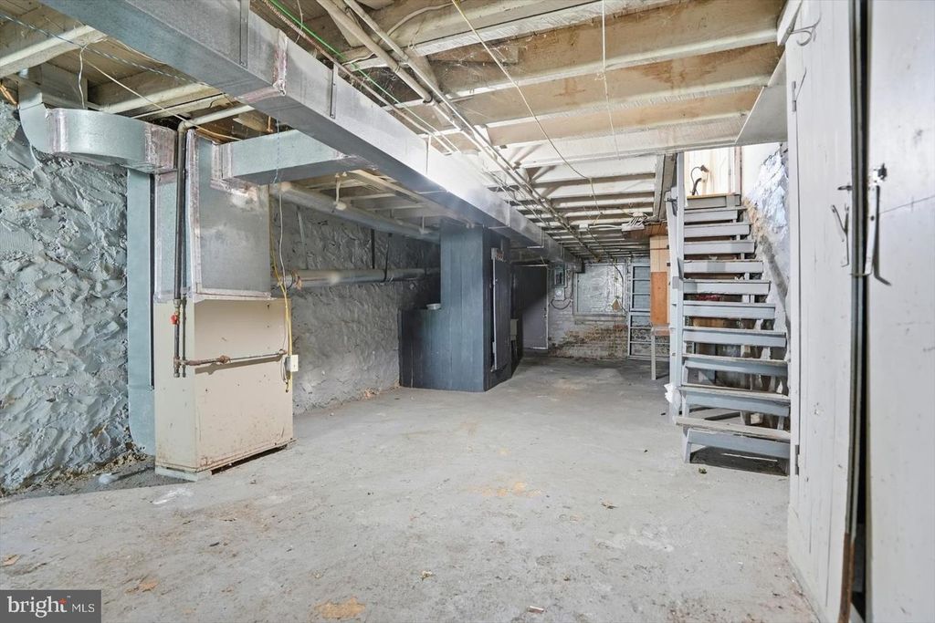 Image 11 of property listing at 3823 BELAIR RD, Baltimore, MD 21213