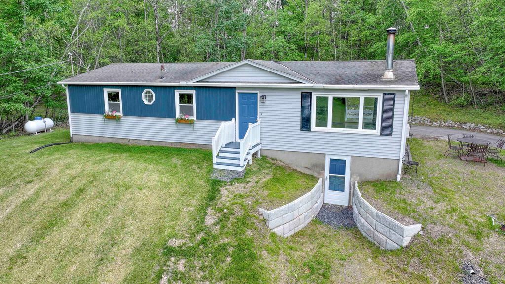 34 Hide Away Lane, Bloomingburg, NY 12721