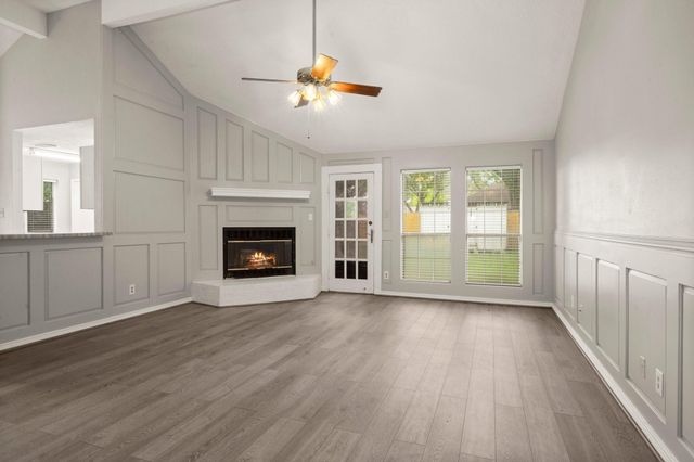 302 Foxtail Court, League City, TX 77573