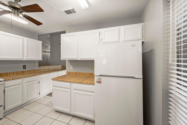 302 Foxtail Court, League City, TX 77573