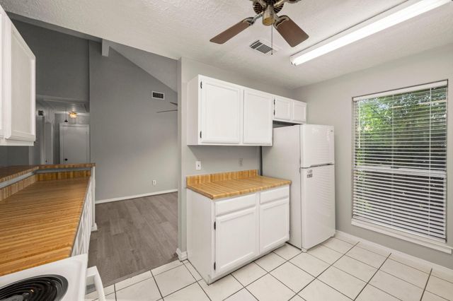 302 Foxtail Court, League City, TX 77573