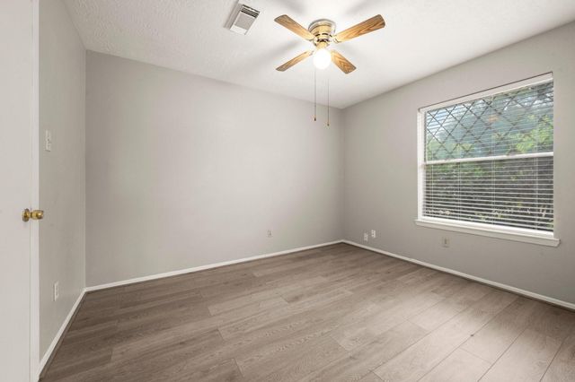 302 Foxtail Court, League City, TX 77573