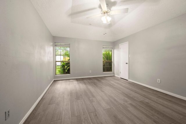 302 Foxtail Court, League City, TX 77573