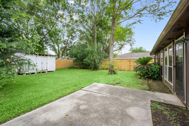 302 Foxtail Court, League City, TX 77573