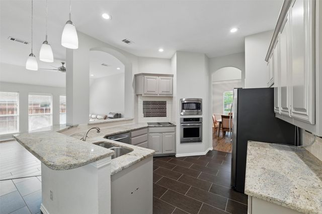 3402 Blue Forest Drive, Arlington, TX 76001