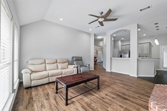 3402 Blue Forest Drive, Arlington, TX 76001