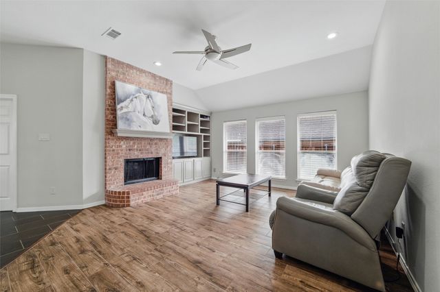 3402 Blue Forest Drive, Arlington, TX 76001