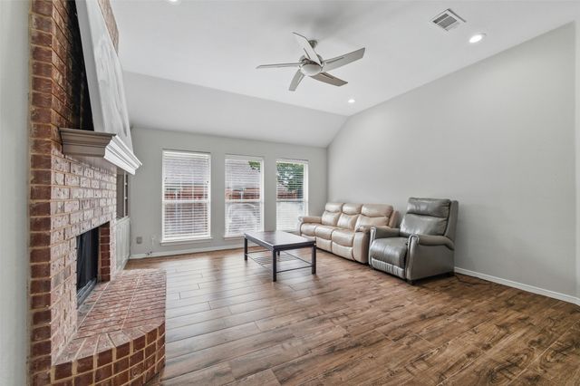 3402 Blue Forest Drive, Arlington, TX 76001