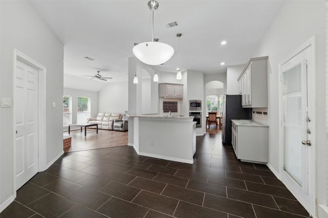 3402 Blue Forest Drive, Arlington, TX 76001