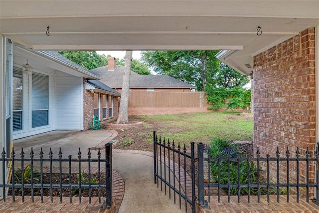 3402 Blue Forest Drive, Arlington, TX 76001