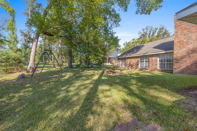 945 Tanglewood Drive, Lake Charles, LA 70611