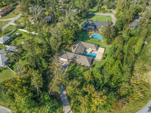 945 Tanglewood Drive, Lake Charles, LA 70611