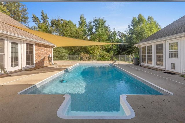 945 Tanglewood Drive, Lake Charles, LA 70611