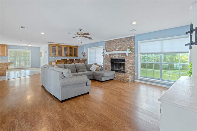 945 Tanglewood Drive, Lake Charles, LA 70611