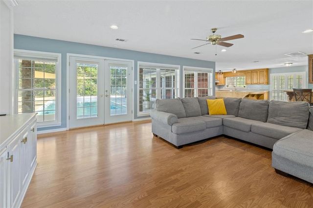 945 Tanglewood Drive, Lake Charles, LA 70611