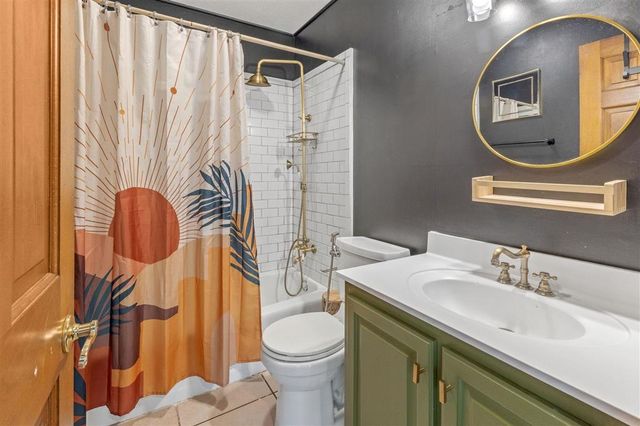 945 Tanglewood Drive, Lake Charles, LA 70611