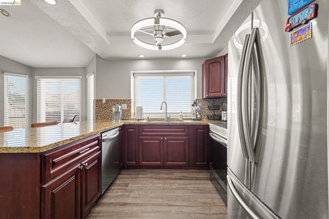 512 Catalina Cir, Vallejo, CA 94589