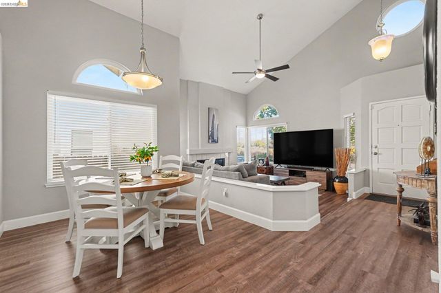 512 Catalina Cir, Vallejo, CA 94589