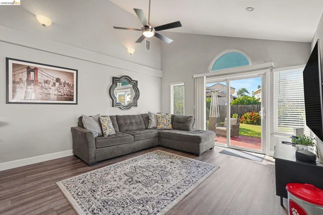 512 Catalina Cir, Vallejo, CA 94589