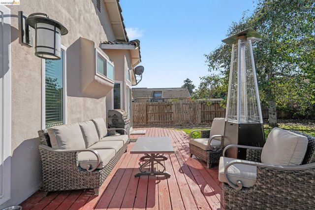 512 Catalina Cir, Vallejo, CA 94589