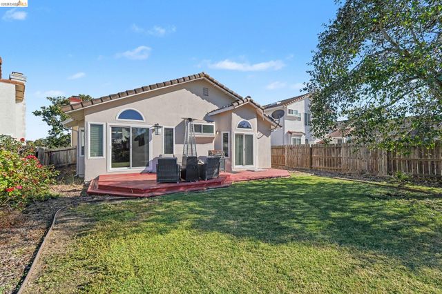 512 Catalina Cir, Vallejo, CA 94589