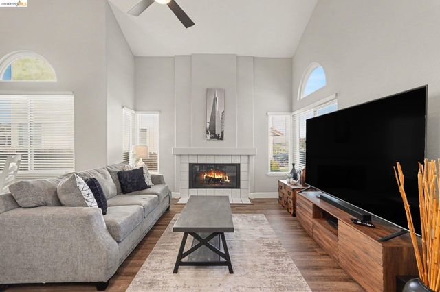 512 Catalina Cir, Vallejo, CA 94589