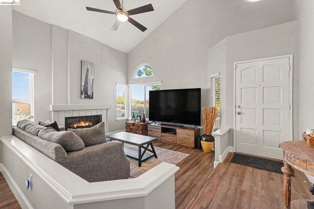 512 Catalina Cir, Vallejo, CA 94589