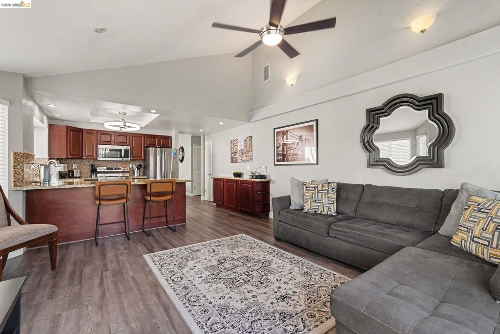 512 Catalina Cir, Vallejo, CA 94589