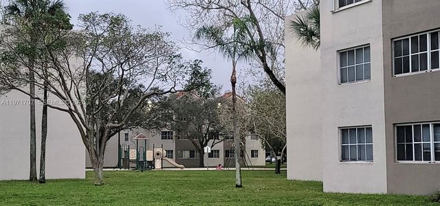 6155 NW 186th St 308, Hialeah, FL 33015