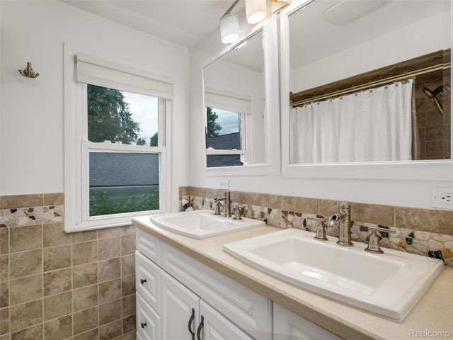 3817 Dalice Drive, West Bloomfield Charter Township, MI 48323