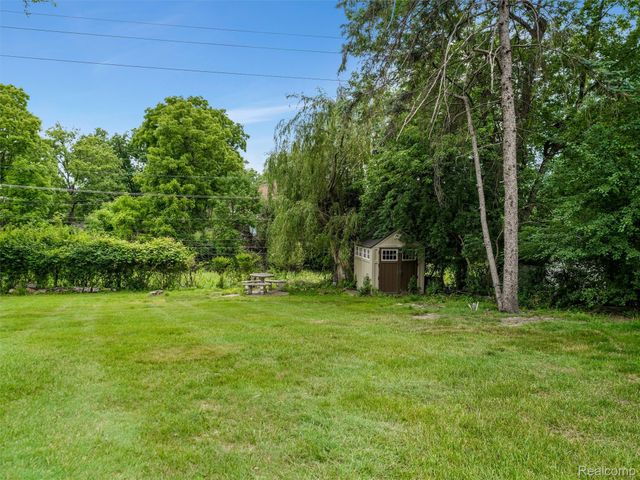 3817 Dalice Drive, West Bloomfield Charter Township, MI 48323