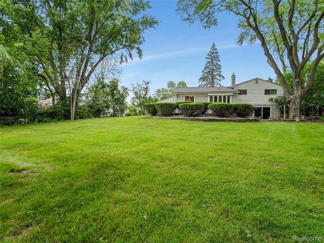 3817 Dalice Drive, West Bloomfield Charter Township, MI 48323