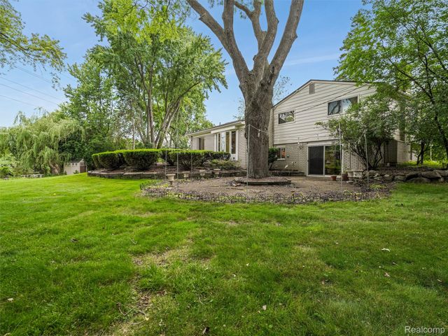 3817 Dalice Drive, West Bloomfield Charter Township, MI 48323