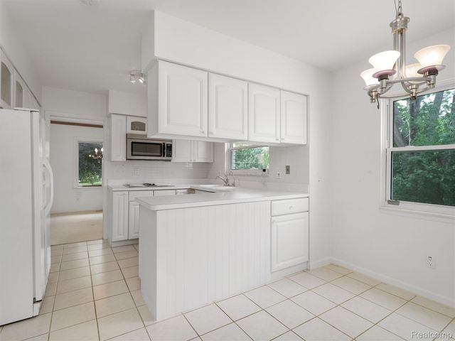 3817 Dalice Drive, West Bloomfield Charter Township, MI 48323