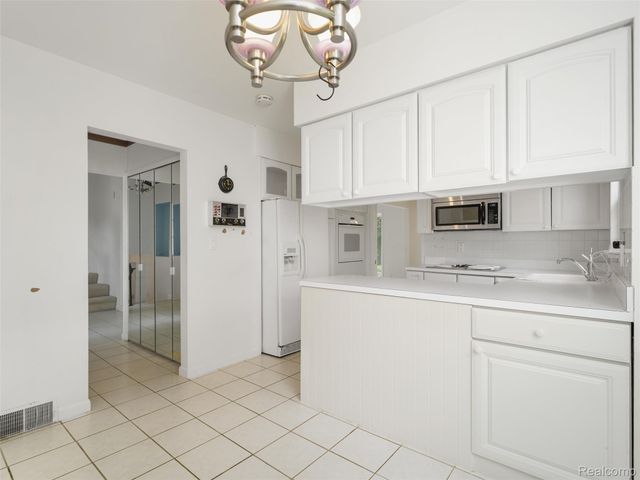 3817 Dalice Drive, West Bloomfield Charter Township, MI 48323