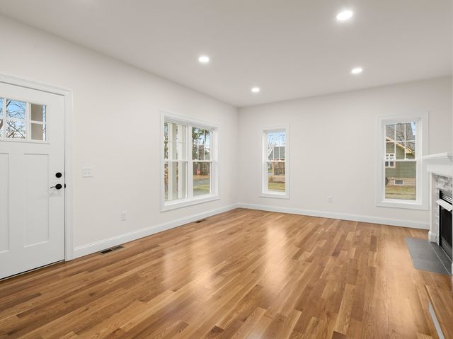 78 Wood Ave, East Longmeadow, MA 01028