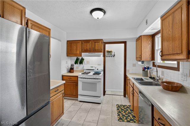 35577 Freed Drive, Eastlake, OH 44095